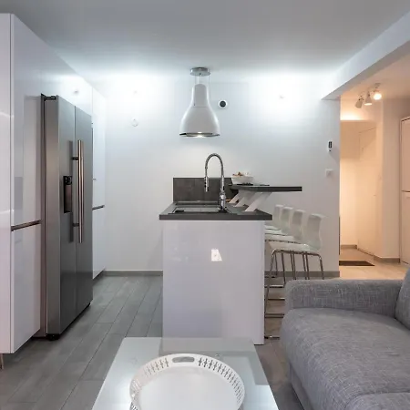 Les Mimosas Bord De Mer, Des Plages, Du Port Et De Toutes Commodites * Saint-Cyr-sur-Mer